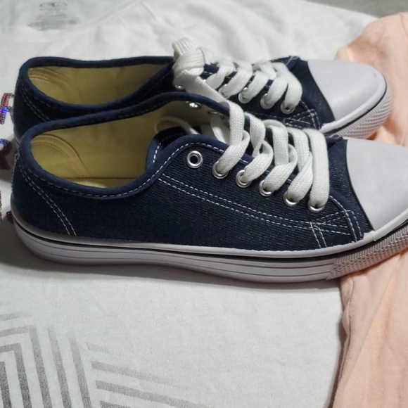 Denim sneakers plus 2 free tops - Picture 5 of 6